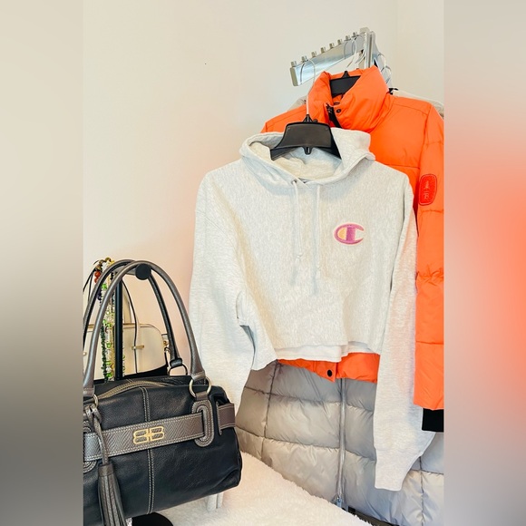 Champion size small -medium Light Gray Cropped Hoodie - Picture 8 of 8